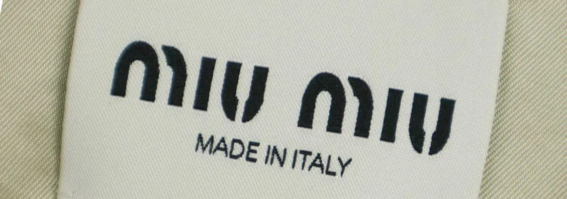 miumiuが蘇らせるY2Kファッション:若者を魅了するスタイルの秘密