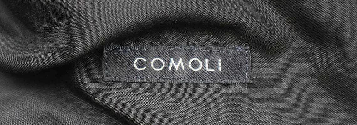 日本人のための服作りを目指すCOMOLIの魅力とは