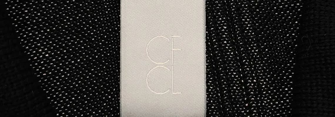 日常に寄り添う新しい定番:CFCLのミニマルな美学