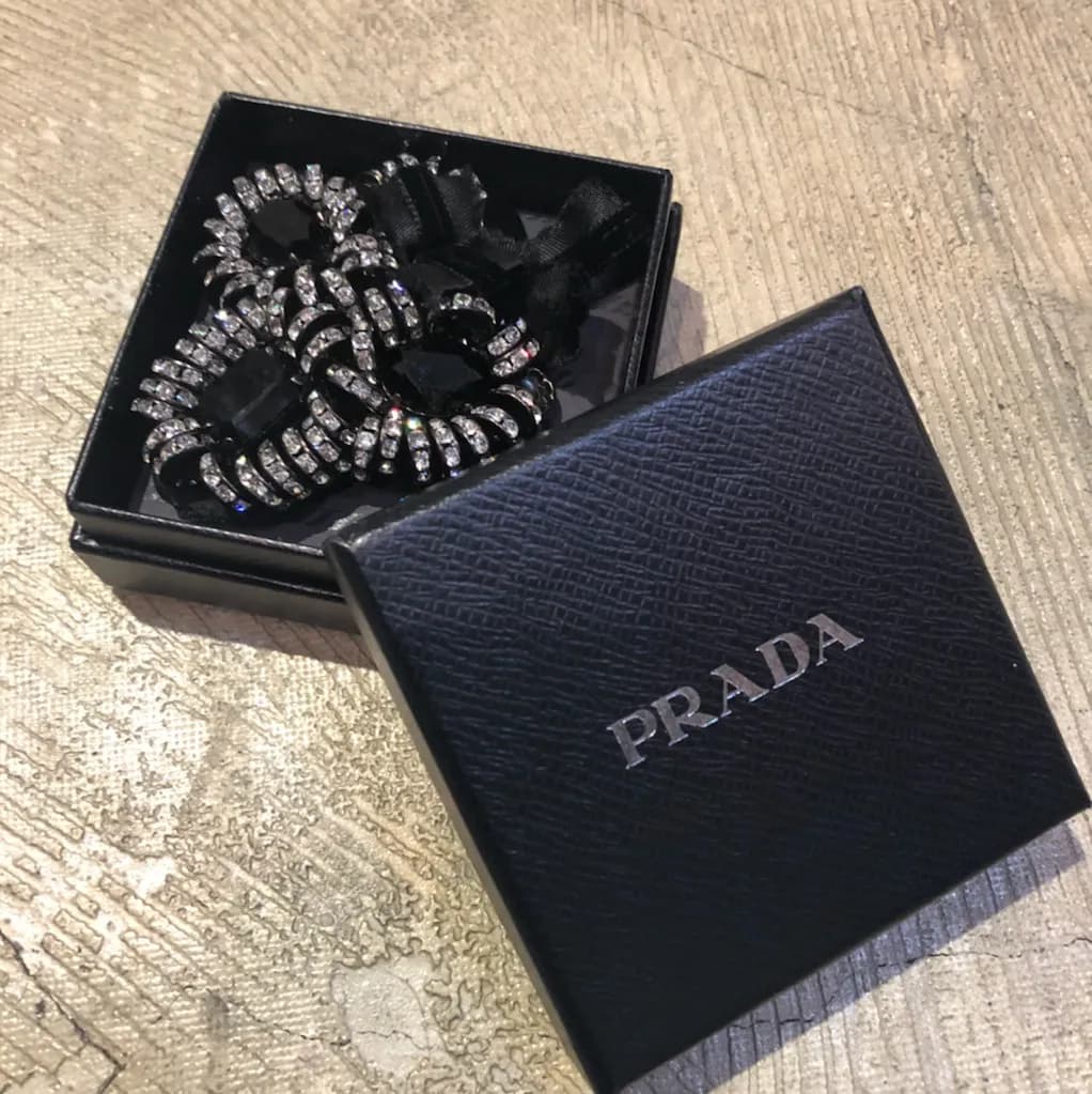 PRADA PRADA ビジュー装飾ブローチ
