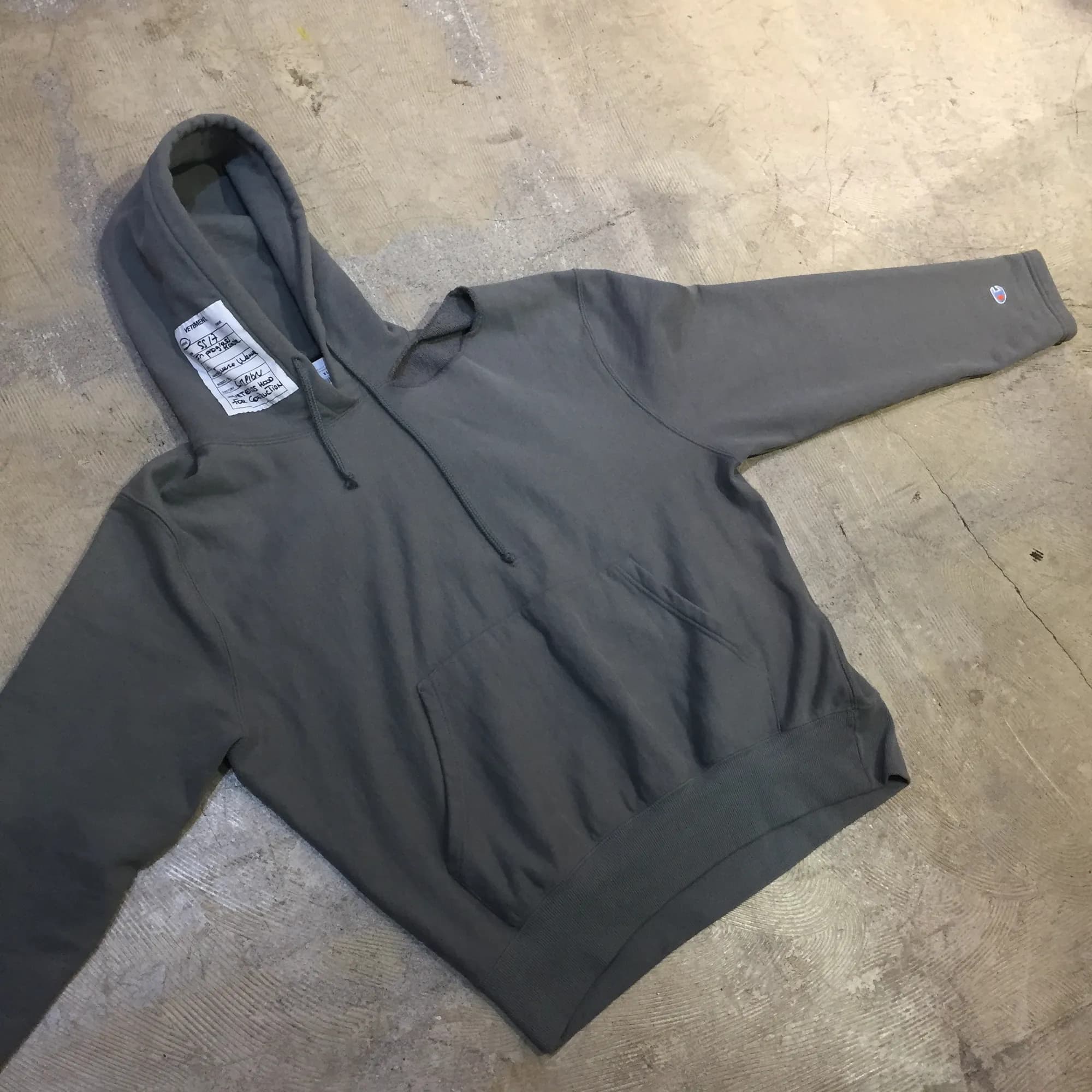 VETEMENTS VETEMENTS ×Champion 17SS CUT OUT OPEN SHOULDER HOODIE