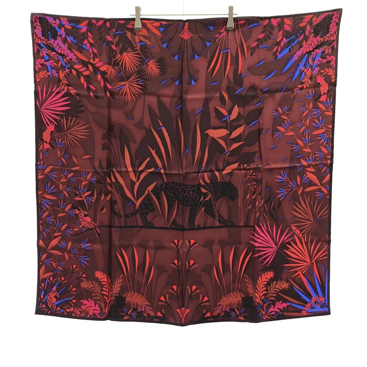 Cartier カルティエ ノベルティ シルクスカーフ