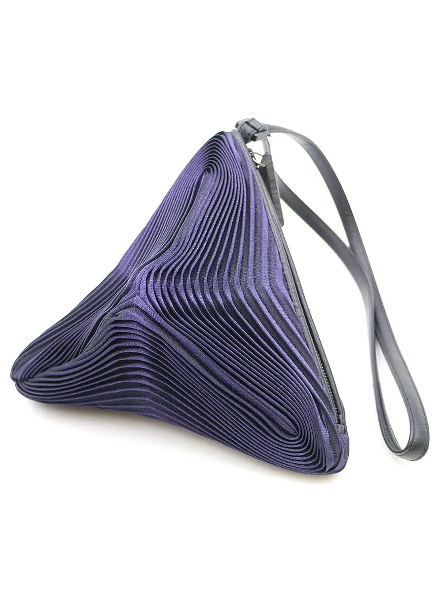 ISSEY MIYAKE イッセイミヤケ スチームストレッチレザーハンドルバッグ