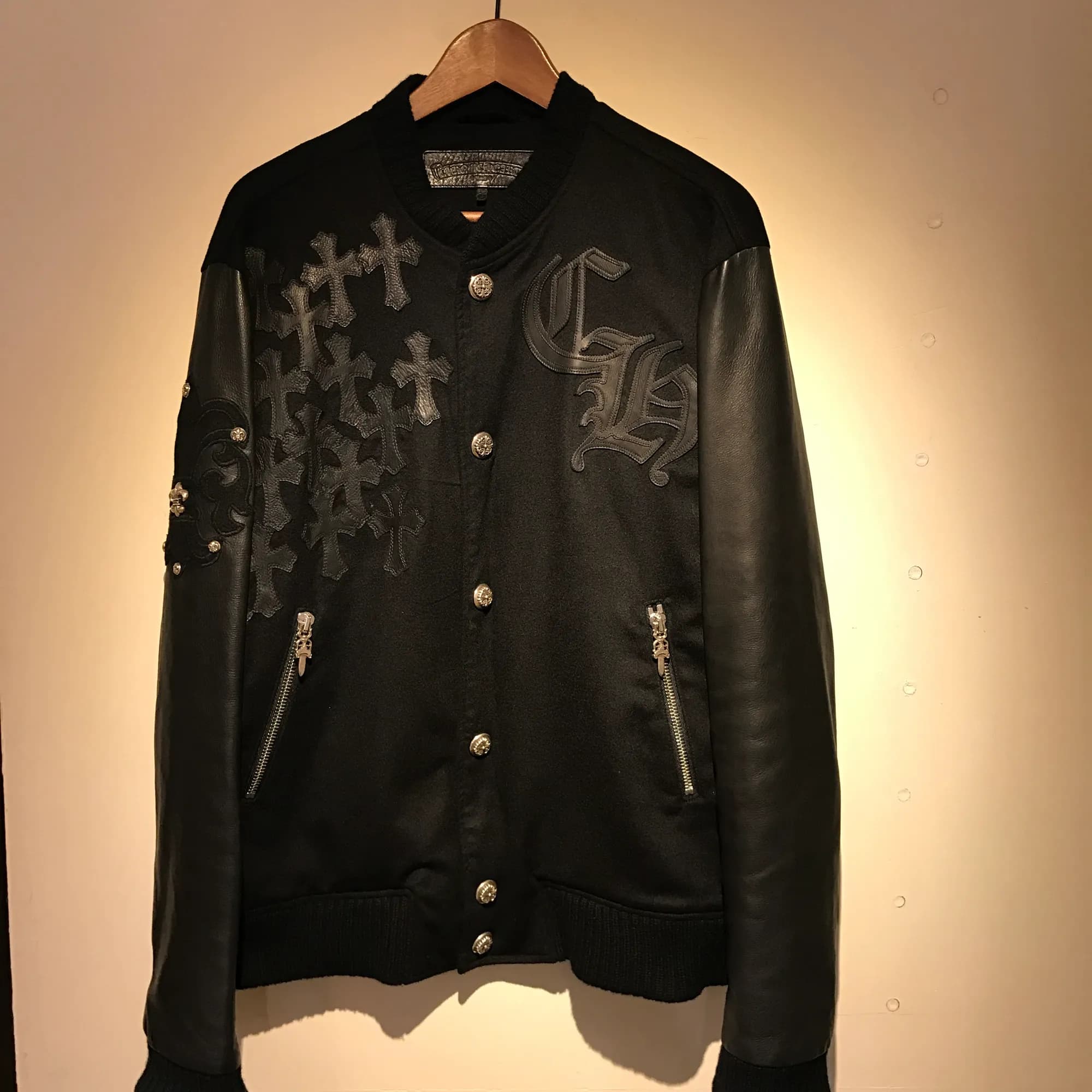 CHROME HEARTS CHROME HEARTS LETTER MAN VJ セメタリーレザーパッチスタジャン