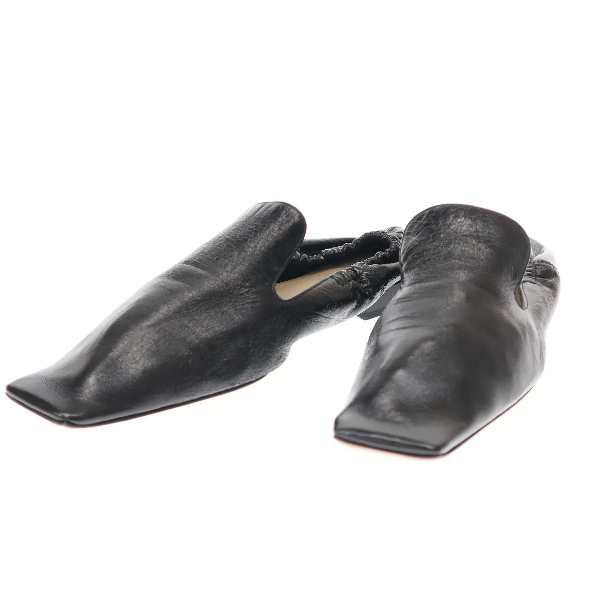 BOTTEGA VENETA ボッテガヴェネタ Almond アーモンド スクエアトゥフラットシューズ