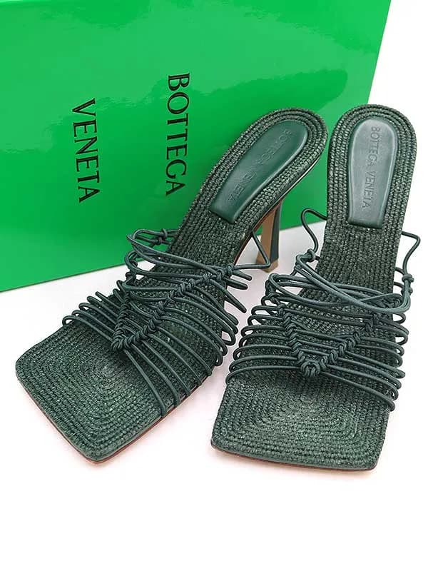 BOTTEGA VENETA ボッテガヴェネタ スクエアストレッチラフィアミュールサンダル