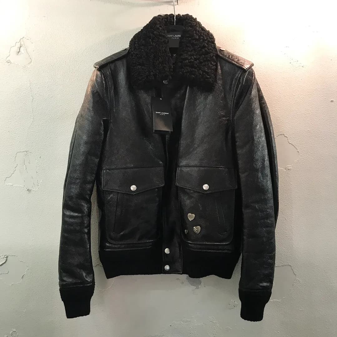 SAINT LAURENT SAINT LAURENT PARIS ピンバッジ装飾ボアカラーレザーボンバージャケット