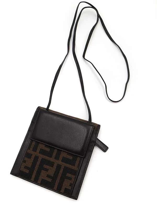 FENDI フェンディ ズッカ柄ショルダーウォレット