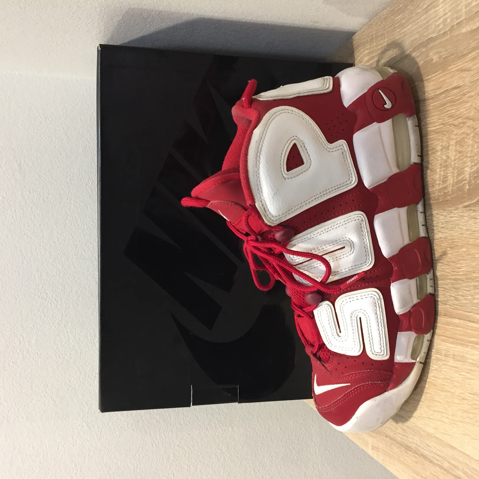 Supreme NIKE AIR MORE UPTEMPO SUPREME VARSITY RED WHITE