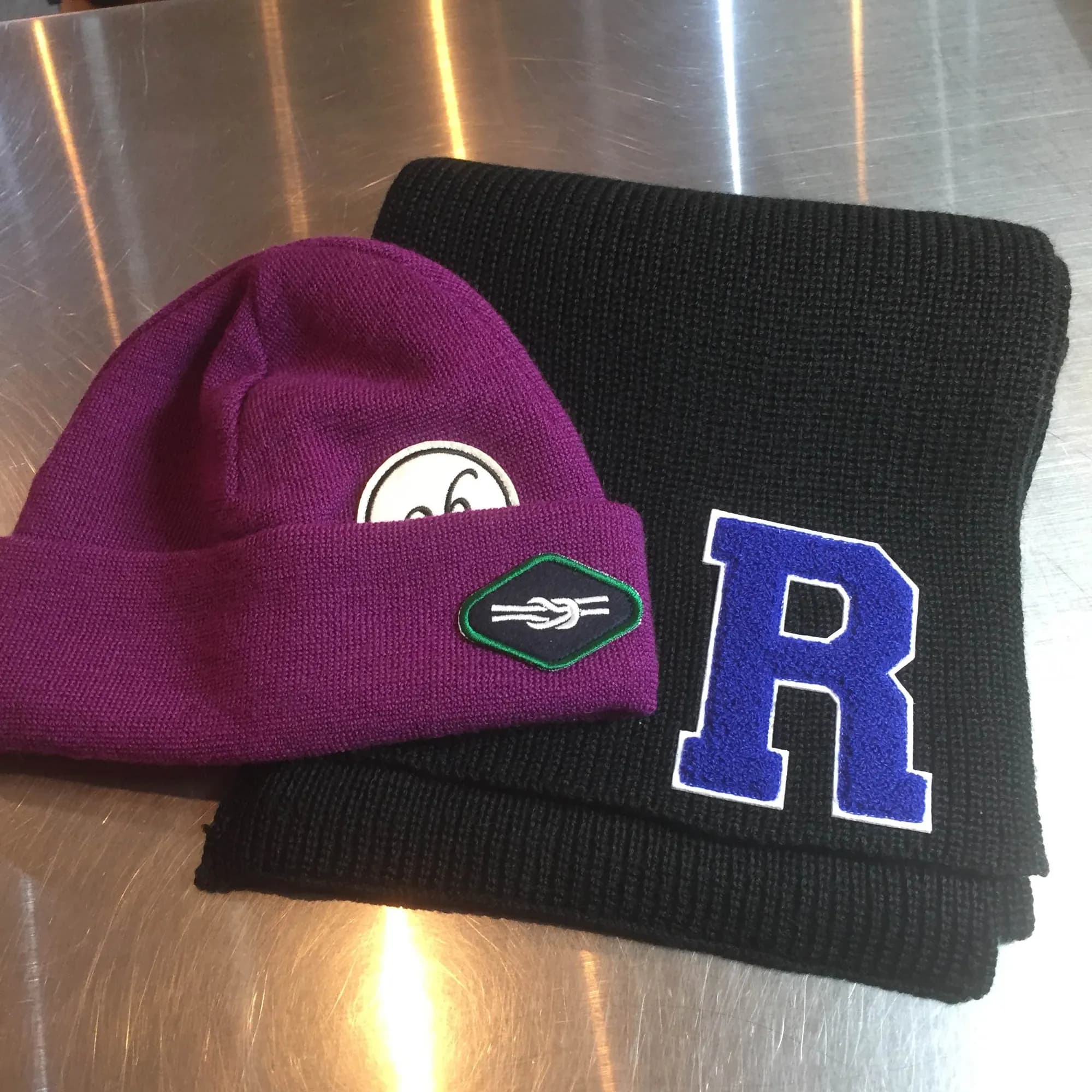 RAF SIMONS RAF SIMONS 16AW ワッペン装飾ニットビーニー・Rワッペンミドルゲージニットマフラー