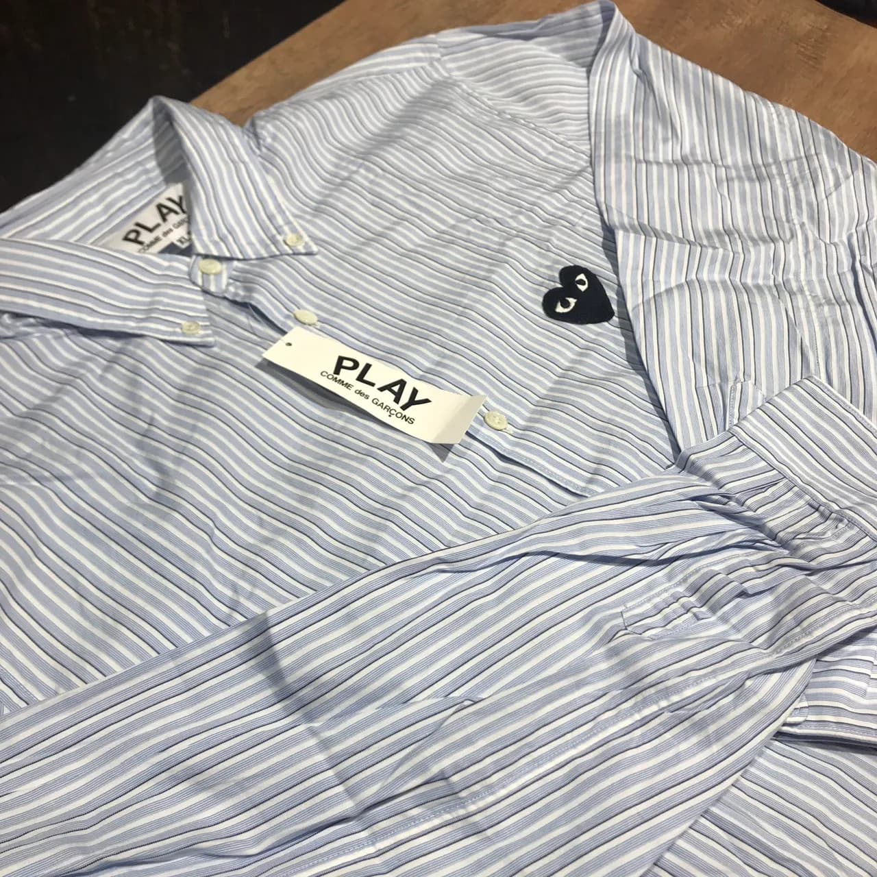 COMME des GARCONS PLAY COMME des GARCONS ハートワッペンストライプシャツ