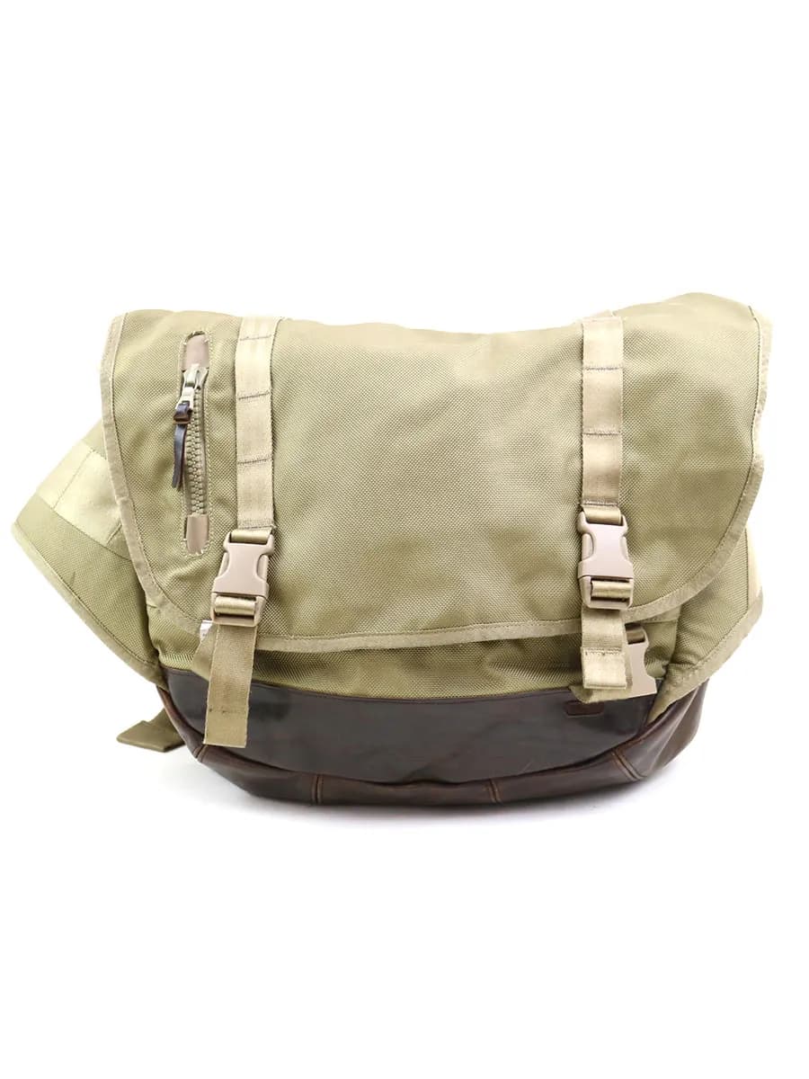 visvim ビズビム ナイロンメッセンジャーバッグ