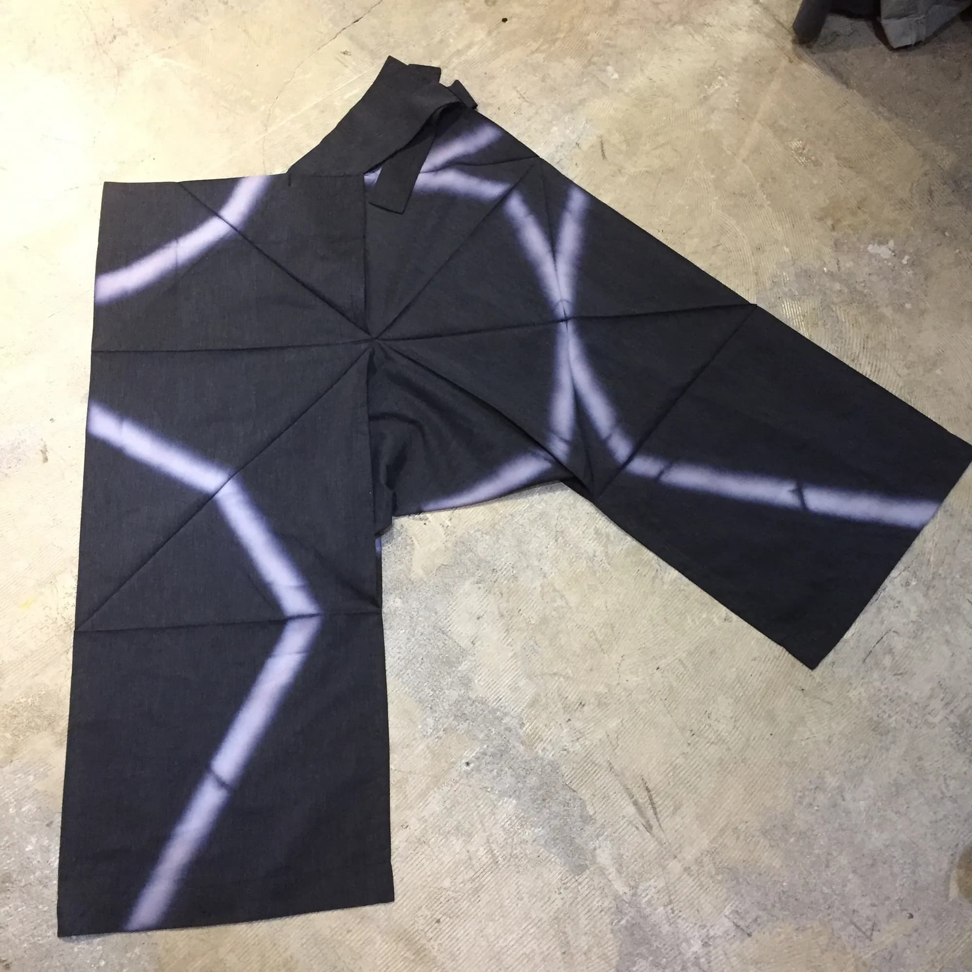 ISSEY MIYAKE 132 5. ISSEY MIYAKE 16AW 板締め染色加工ワイドパンツ