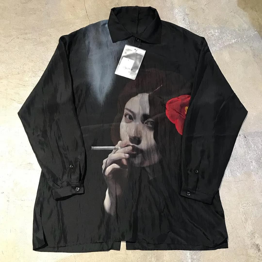 Yohji Yamamoto Yohji Yamamoto POUR HOMME 18SS 内田すずめ『椿とタバコ』後ろ全開きシルクシャツ
