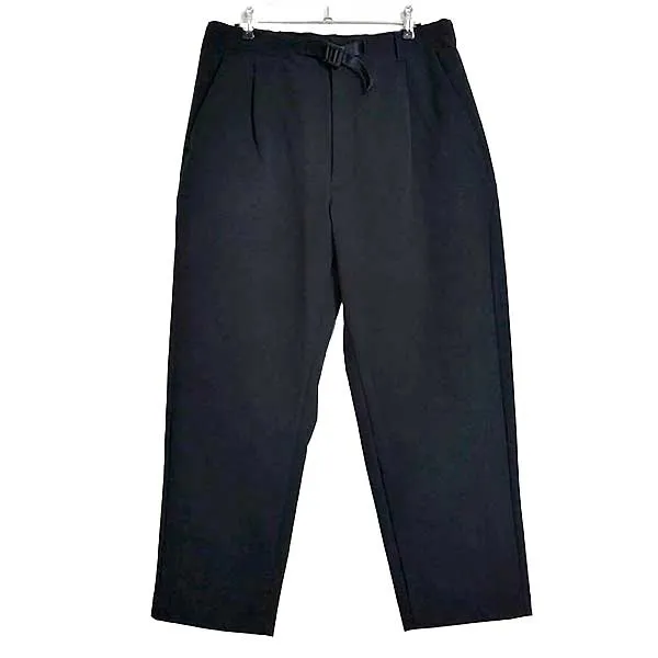 One Tuck Tapered Stretch Pants