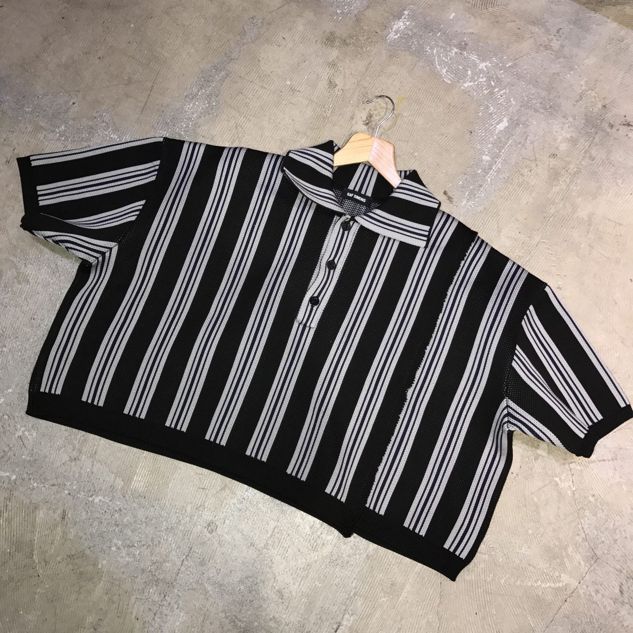 RAF SIMONS 17SS Oversized cropped polo with vert stripes