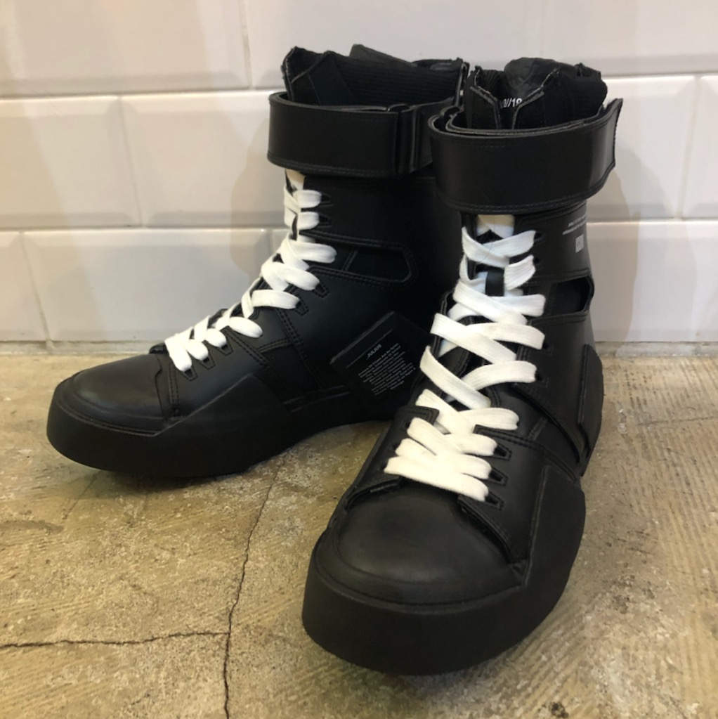 JULIUS 18AW STRAPPED EDGE SNEAKER