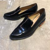 TOGA PULLA メタルハラコヒールレザーローファー