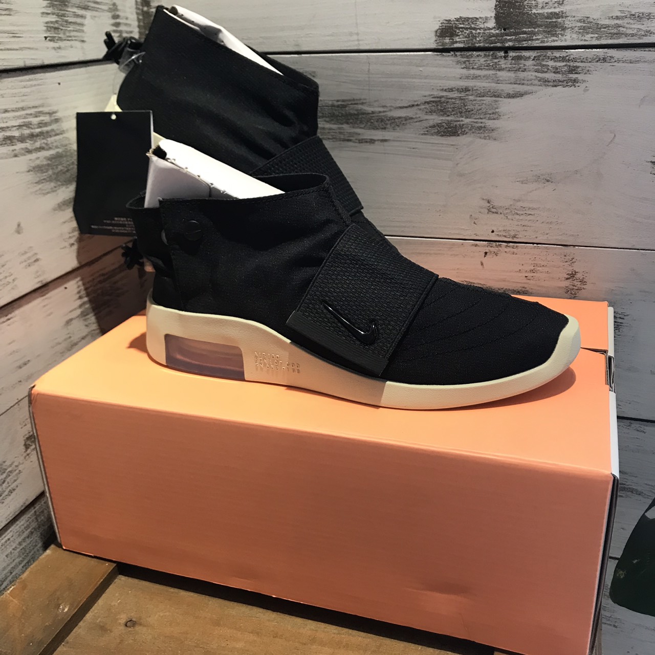 NIKE AIR FEAR OF GOD MOC AT8086-002 スニーカー