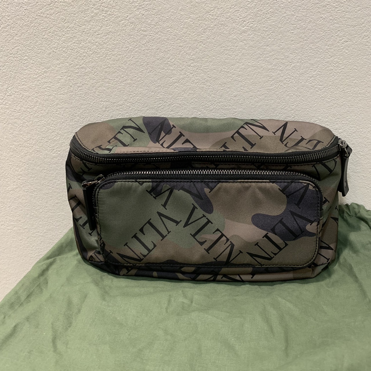 VALENTINO 19SS VLTN GRID CAMO BODY BAG