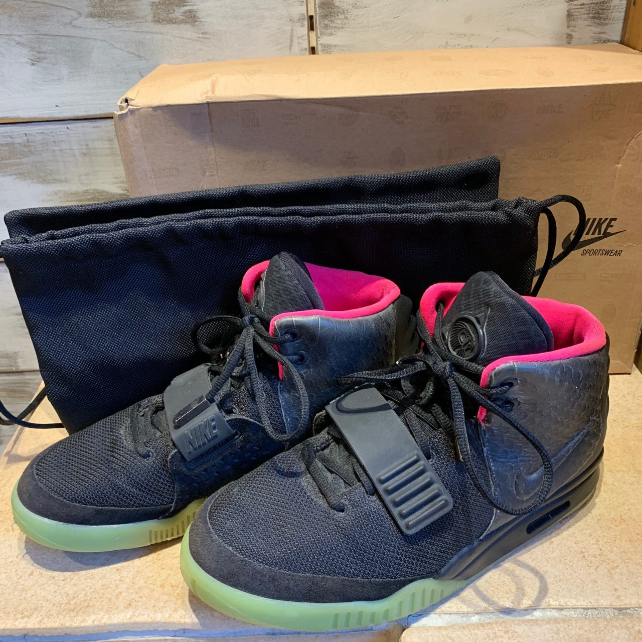 NIKE AIR YEEZY 2 NRG スニーカー