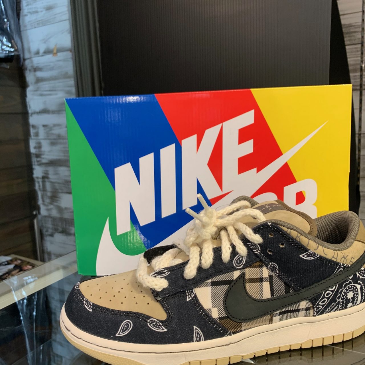 NIKE SB×TRAVIS SCOTT DUNK LOW PRM QS “Cactus Jack” CT5053-001